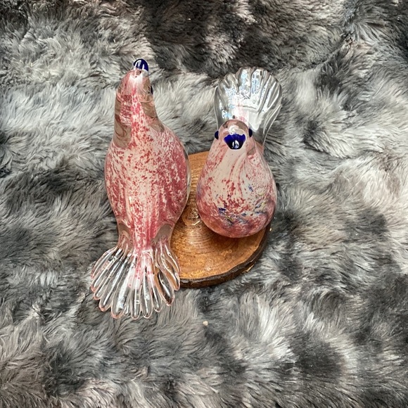 Two Glass Art red Birds with black beaks - Picture 6 of 16